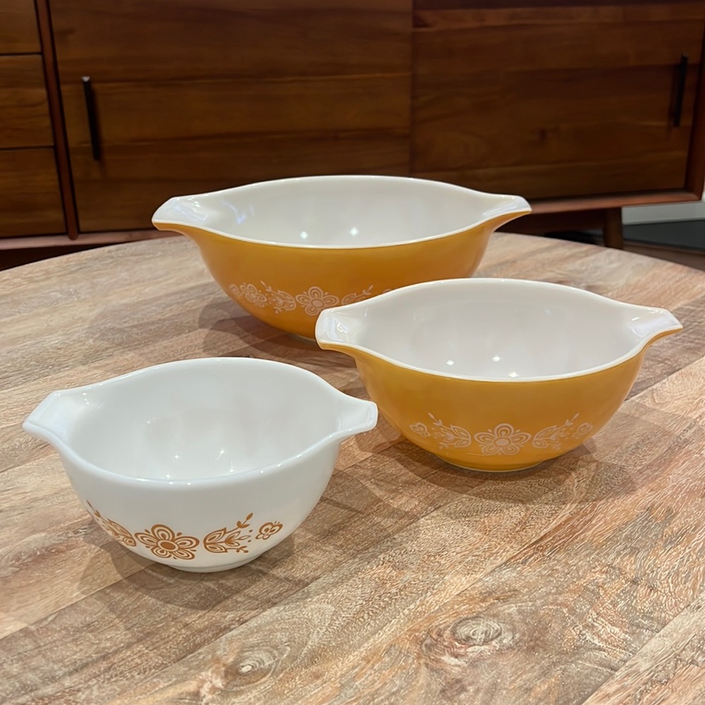 3piece vintage PYREX nesting bowls